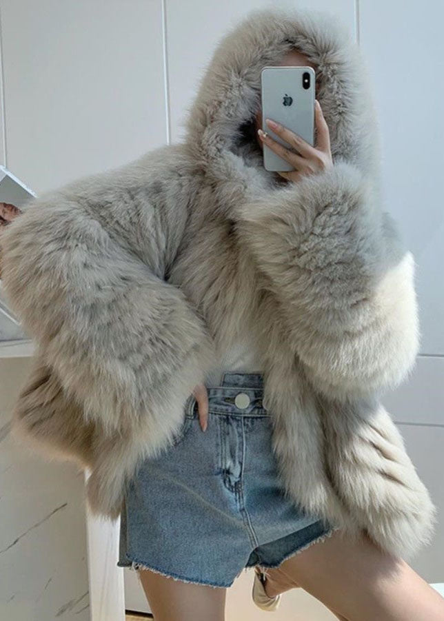 Kvinders Fluffy Jakke med Hætte i Lys Grå 1