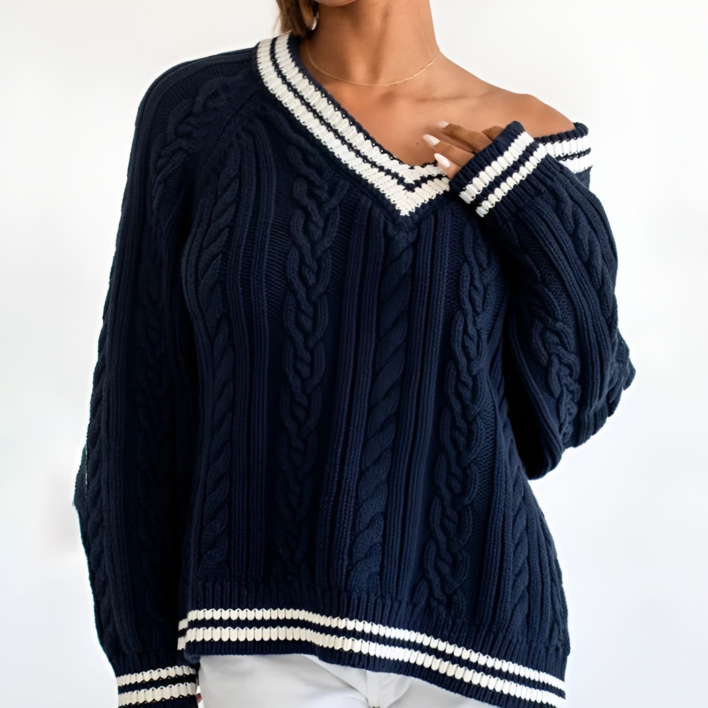 Kvinders Kabelstrikket Sweater med V-Hals i Blød Bomuldsblanding 2