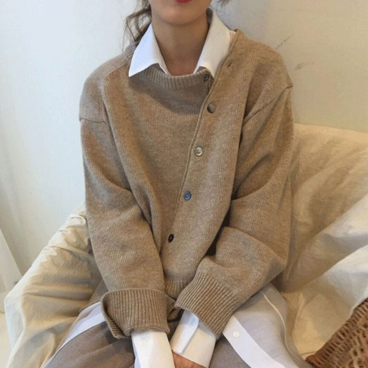 Kvinders Kashmir Cardigan med Asymmetrisk Knappedetaljer 1