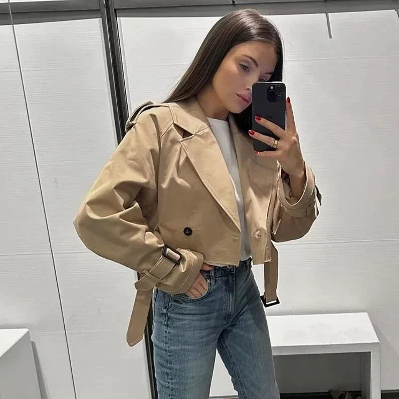 Kvinders Kort Trenchcoat i Klassisk Stil 1