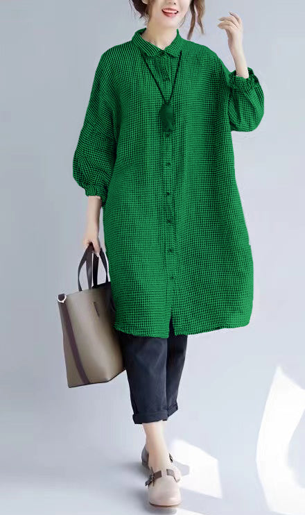 Kvinders Oversize T-shirt med Plaid Mønster og Nedfoldet Krave 10