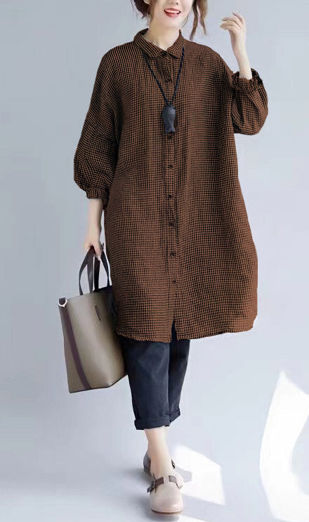Kvinders Oversize T-shirt med Plaid Mønster og Nedfoldet Krave 11