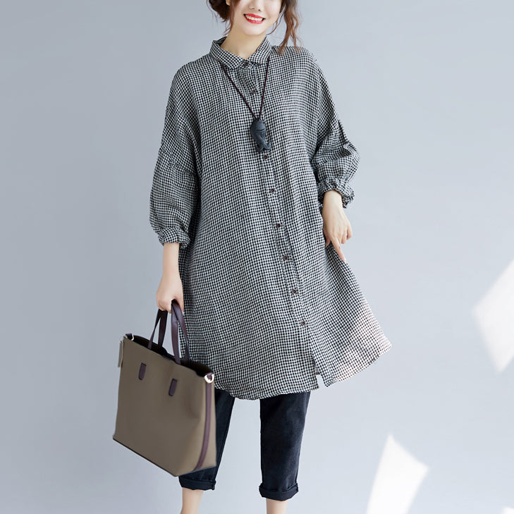 Kvinders Oversize T-shirt med Plaid Mønster og Nedfoldet Krave 1