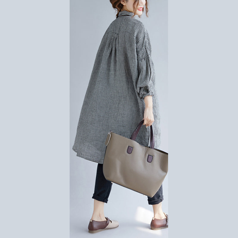Kvinders Oversize T-shirt med Plaid Mønster og Nedfoldet Krave 4