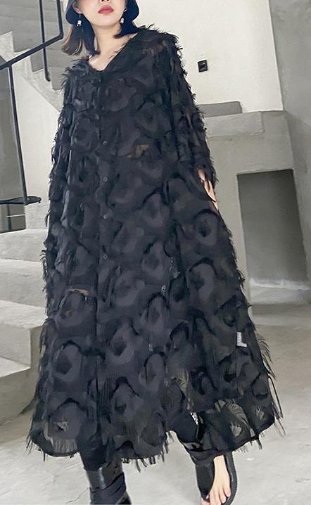 Kvinders Sort Lang Maxi Kjole med Fjer og V-Hals i Chiffon 1