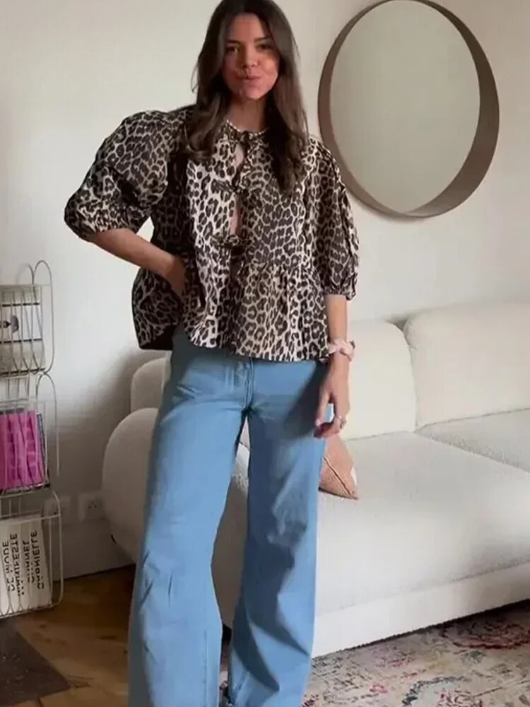 Leopardmønstret bluse med pufærmer